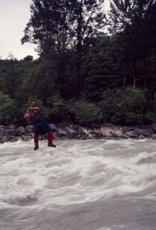 95 B 49 25a 1995 Gil Cable Crossing Chimdro River