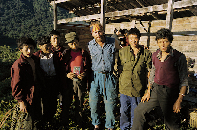 95 D 12 7 1995 TG Gil Porters w Dalai Lama Rinchenpung