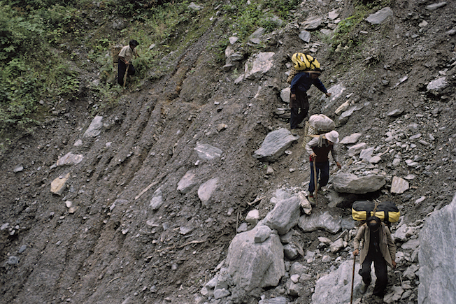 97 B 35 25 1997 TG Porters Dangerous Crossing of Landslide 